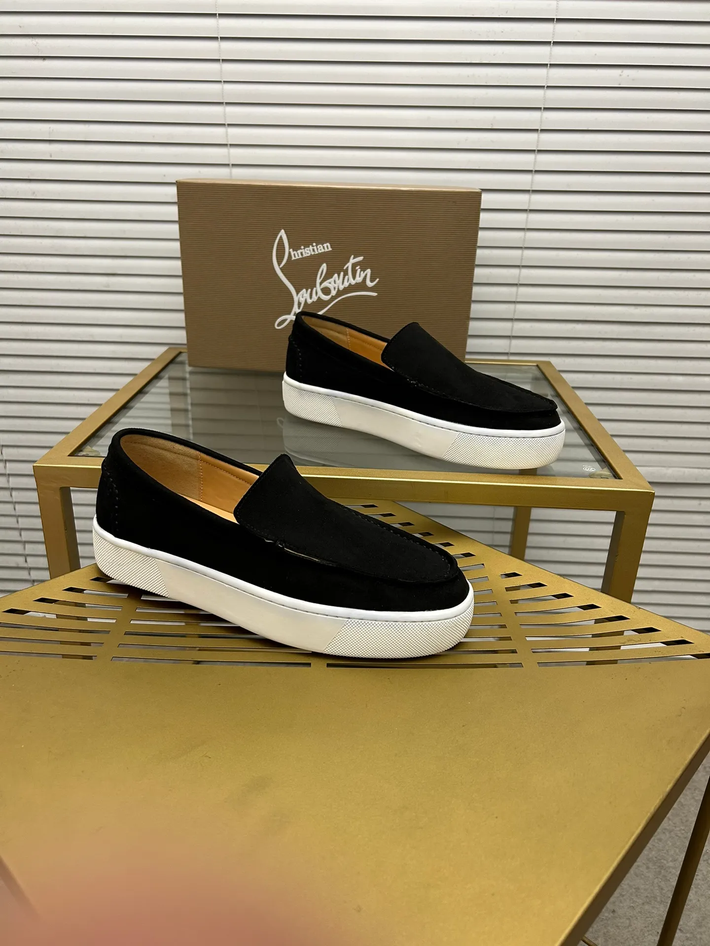 (Customized model) Ex-factory price is 600. christian louboutin (CL red sole shoes) counter series, casual sneakers for couples 📢 📢 📢 Exclusive hot style release 🎈🎈💪 Movable latex feet 👻 Finished outsole line [Proud] 😝Female 35-40# Male 38#-46, global supply😝 [Top version]: Original imported genuine leather upper, top original leather lining, original molded TPU outsole, original 1:1 detail processing, original shoe last,